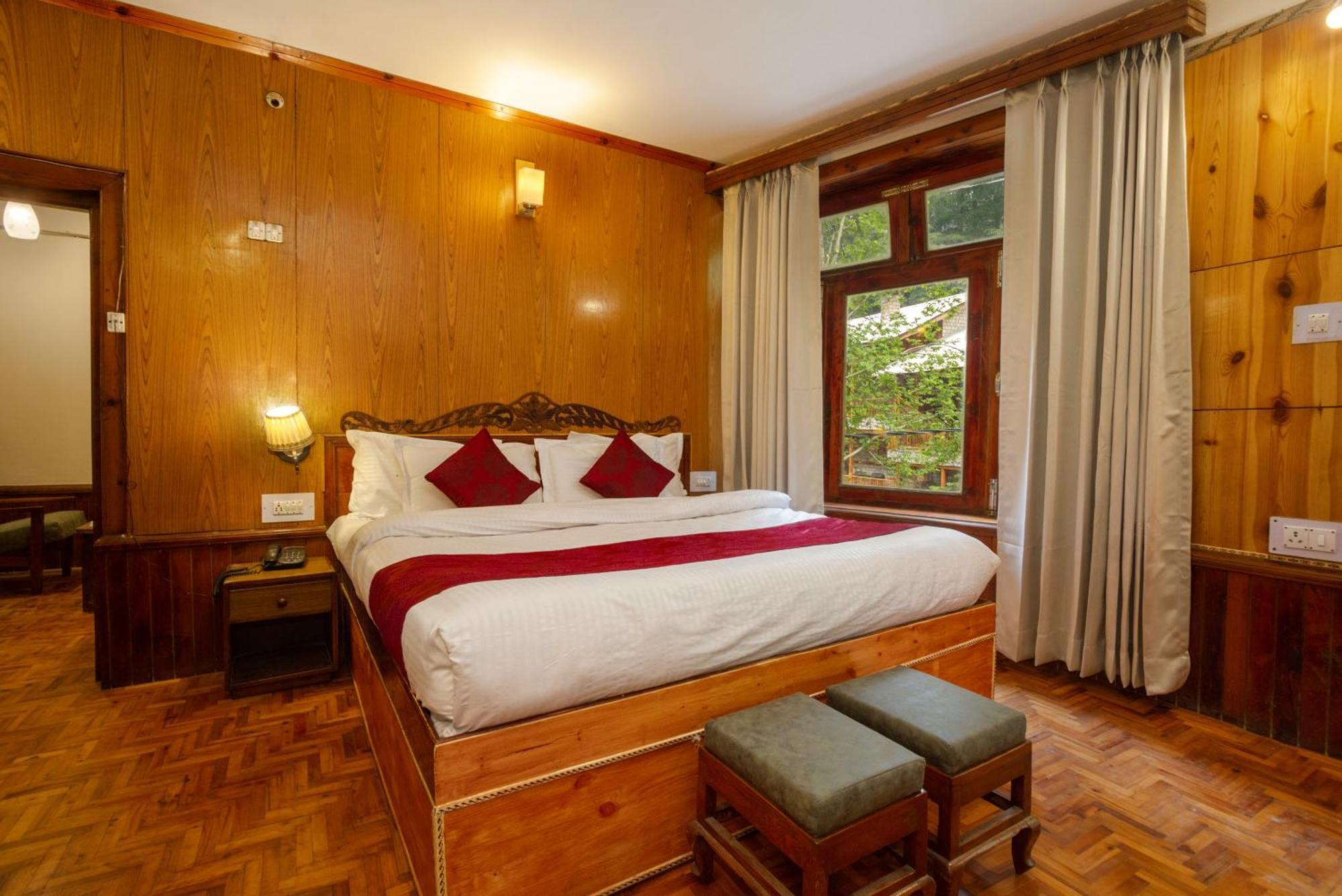 Holiday Home International -Vivaan Stays Манали Экстерьер фото