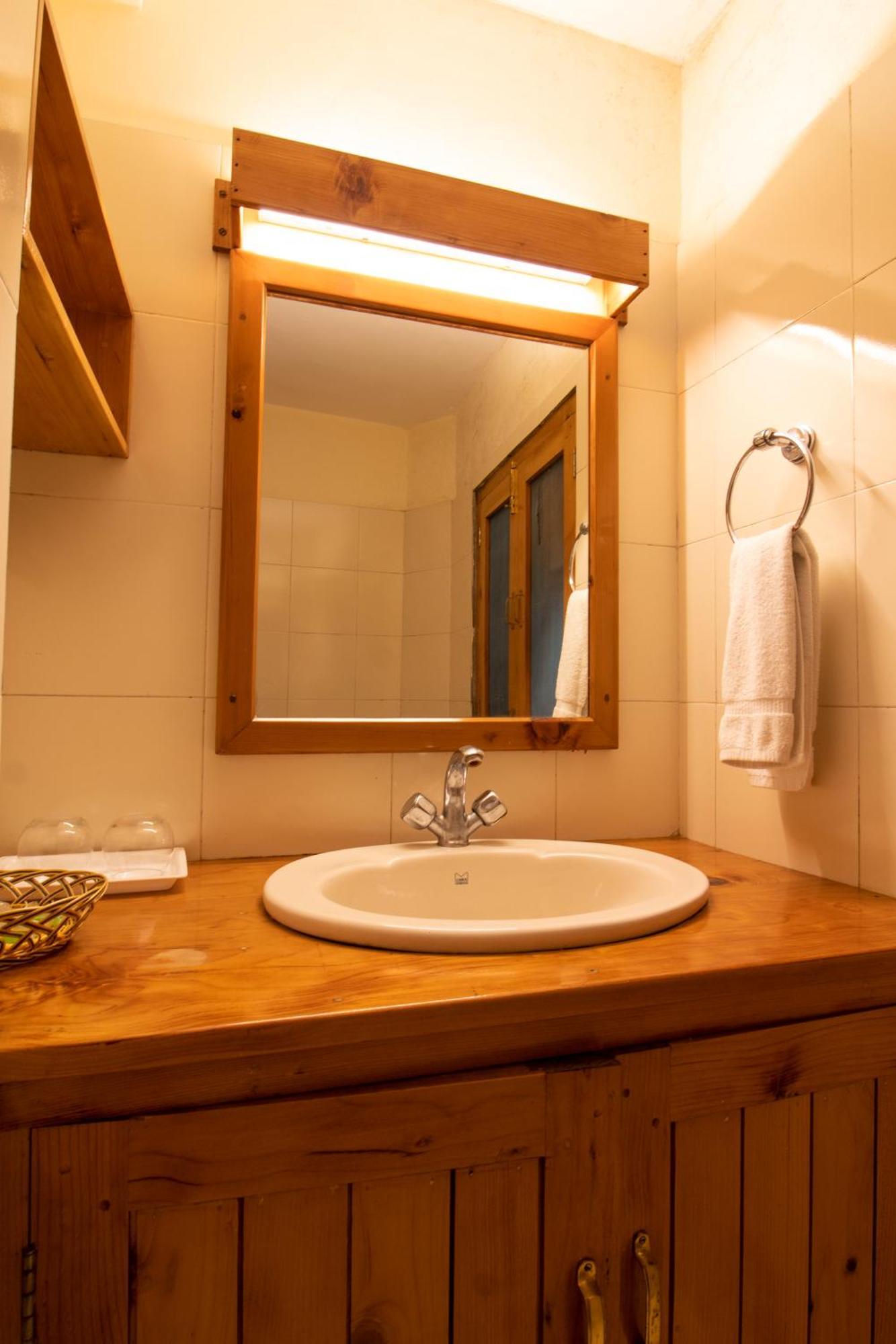 Holiday Home International -Vivaan Stays Манали Экстерьер фото