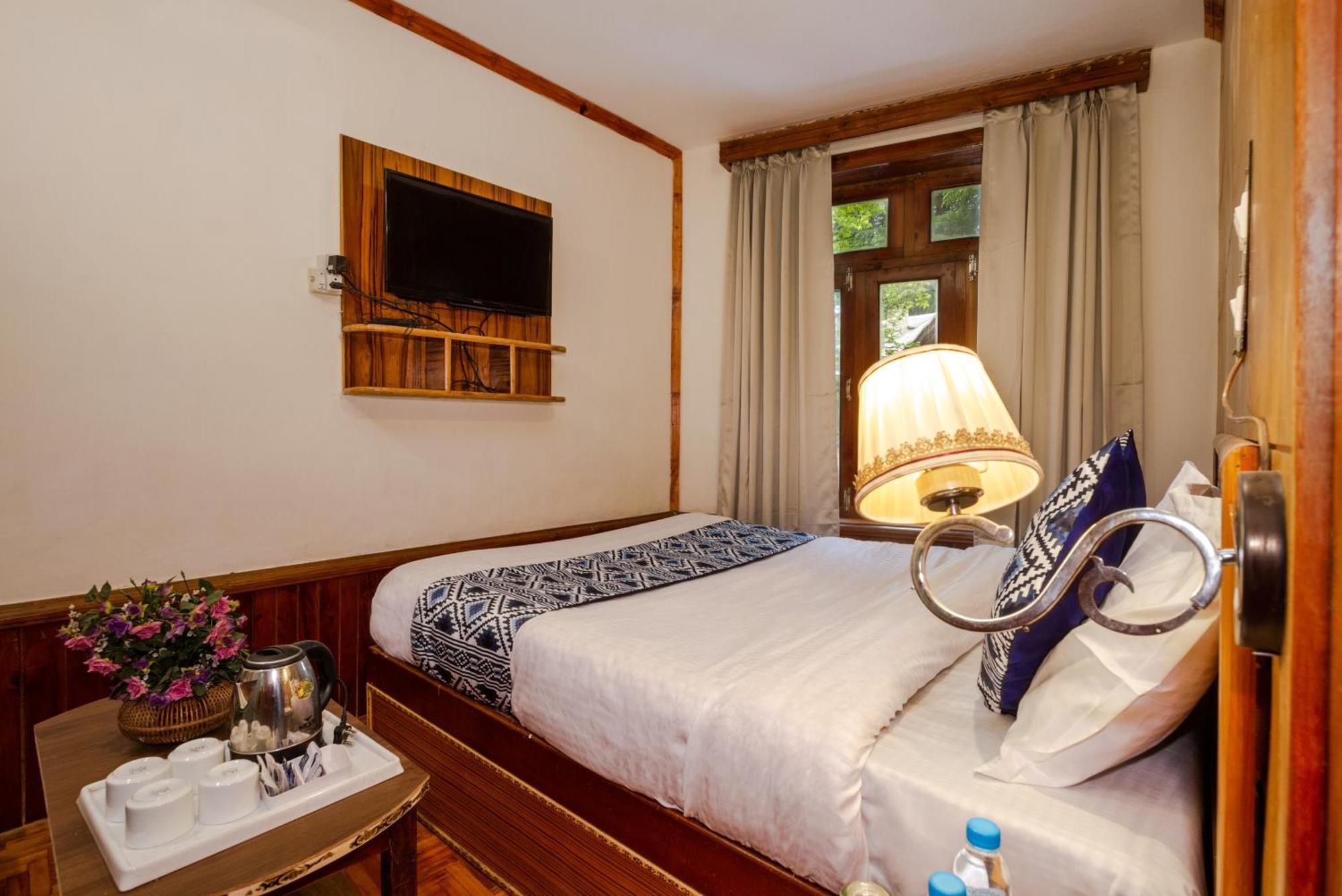 Holiday Home International -Vivaan Stays Манали Экстерьер фото